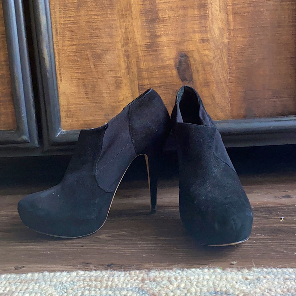 Vince Camuto black high heels